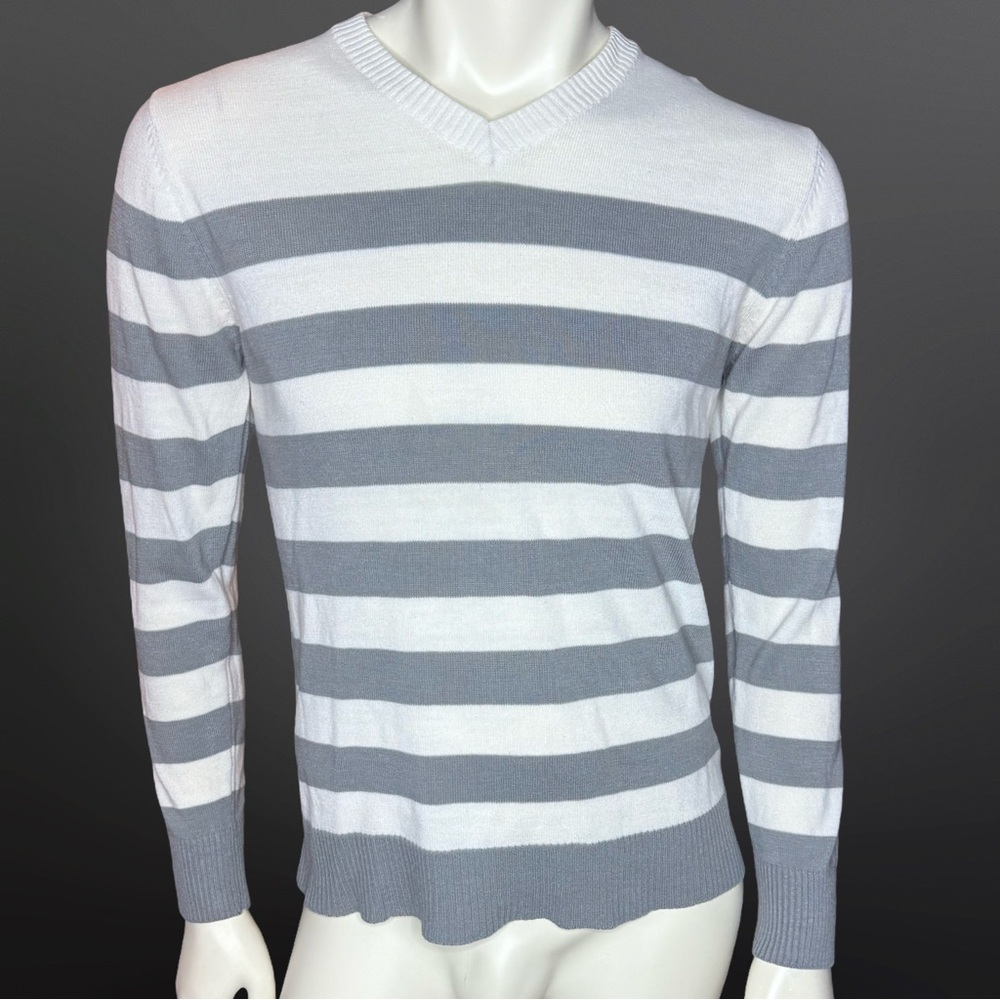 Vintage Y2K SP Collection by Southpole Men's Striped Gray and White Sweater